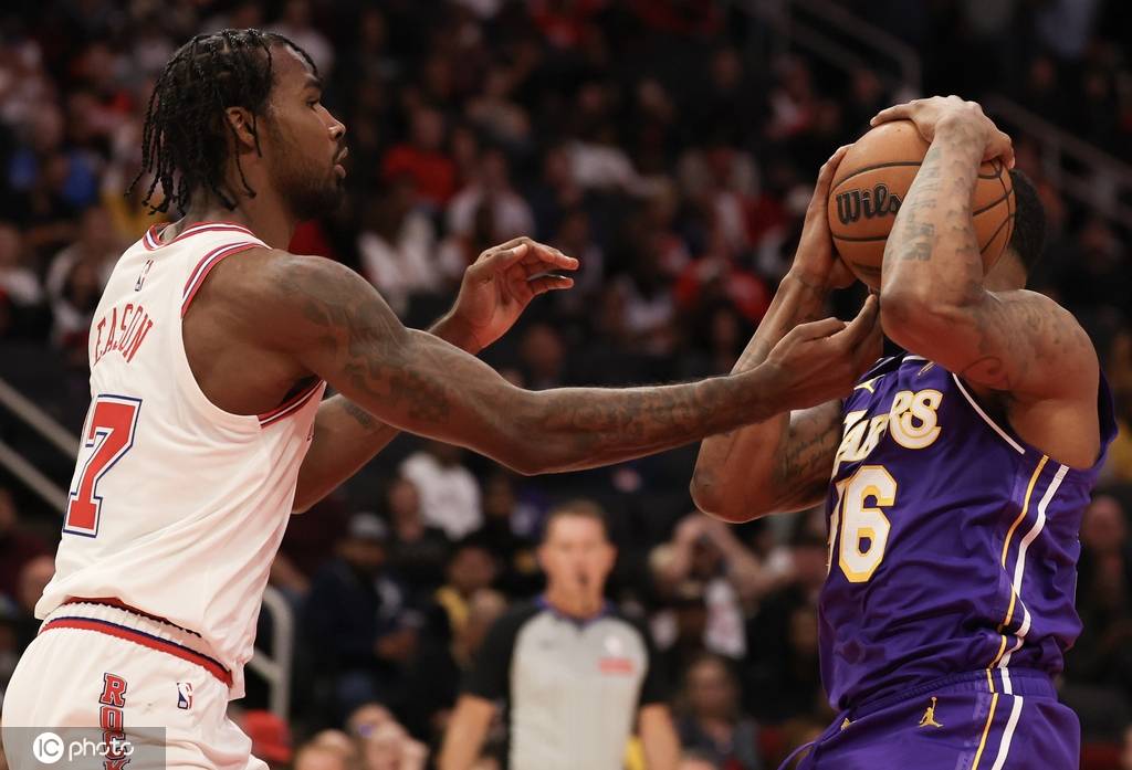 湖人再赢验牌战双杀火箭 老詹14中13让年轻人羞愧